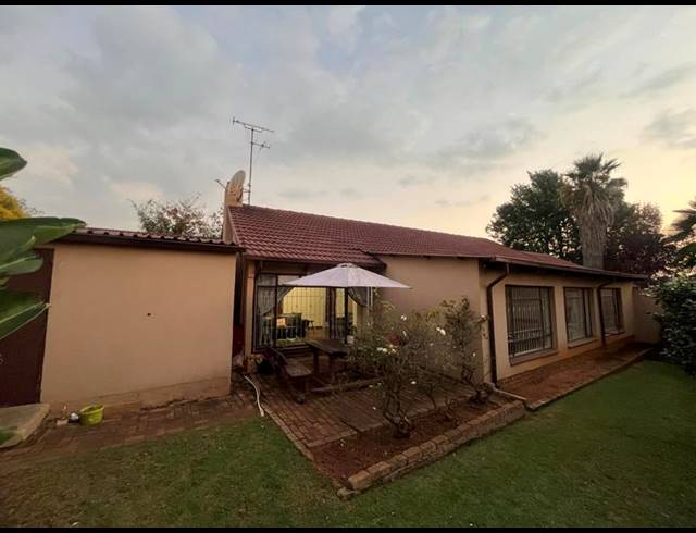 4 BEDROOM HOUSE FOR SALE IN FARRARMERE